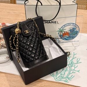 GWP Chanel shoulder/crossbody bag/ phone holder